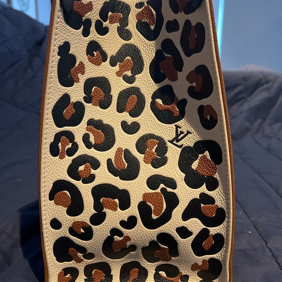 RARE!! Louis Vuitton OnTheGo Wild at Heart Tote Bag - Picture 5 of 8